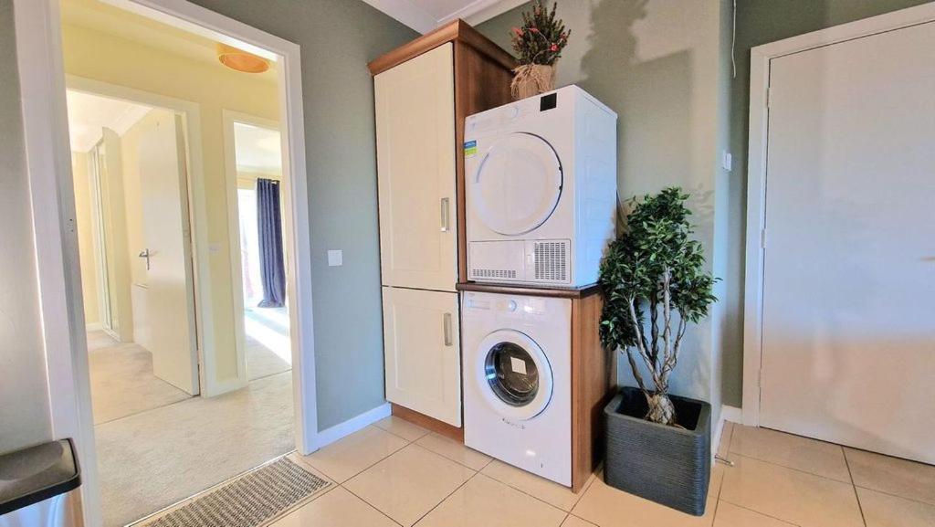 Cosy Two Bedroom Apartment Galway Buitenkant foto